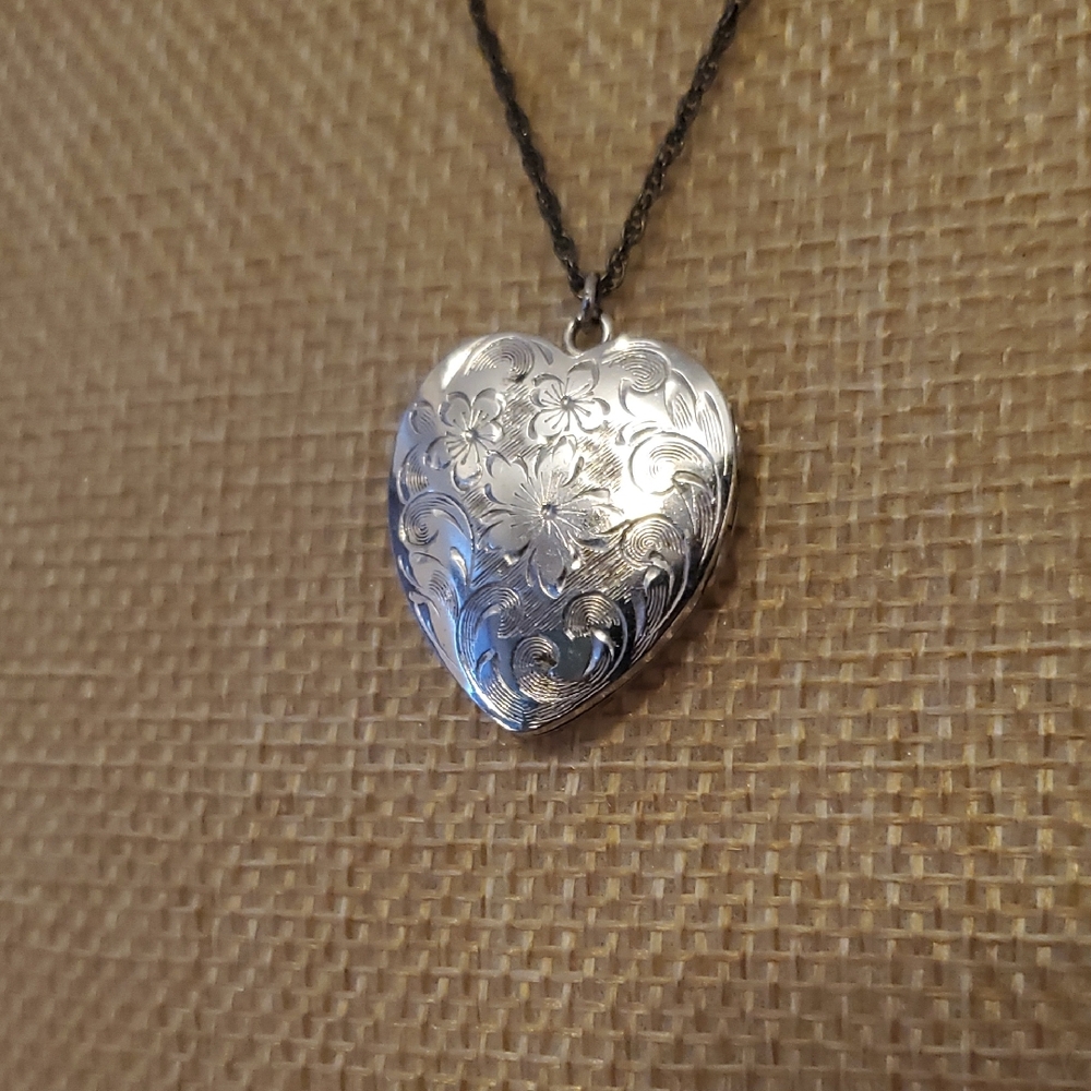Vintage Silver Heart Locket Necklace